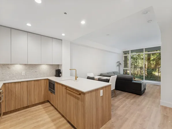 2375 Emery Ct #208, North Vancouver, BC V7J 0E9