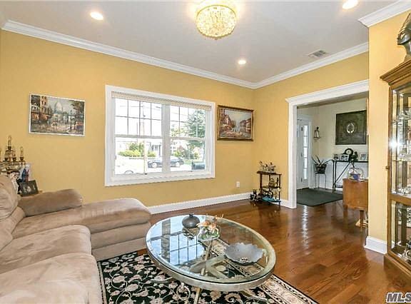 3rd image of 18 Poplar Ave