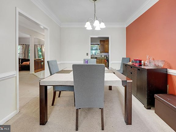 5th image of 16 Regency Dr
