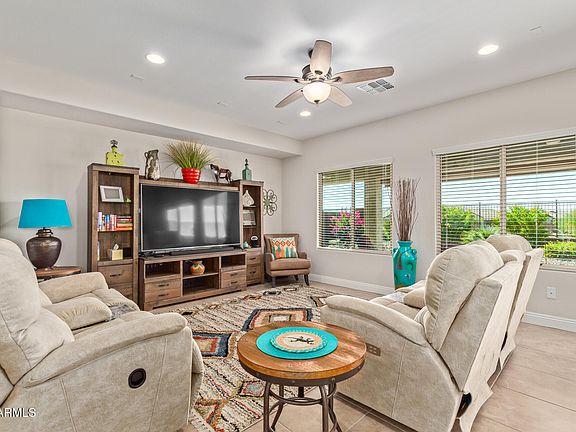 5th image of 3658 N BARRINGTON Drive