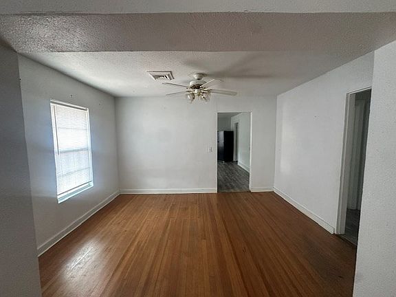 3rd image of 1322 N Lincoln Ave