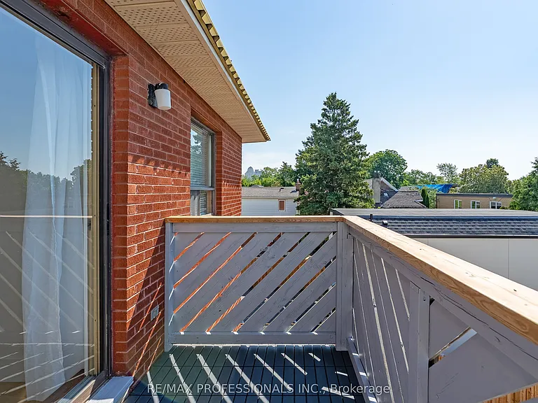 105 Cavell Ave — Photo 25