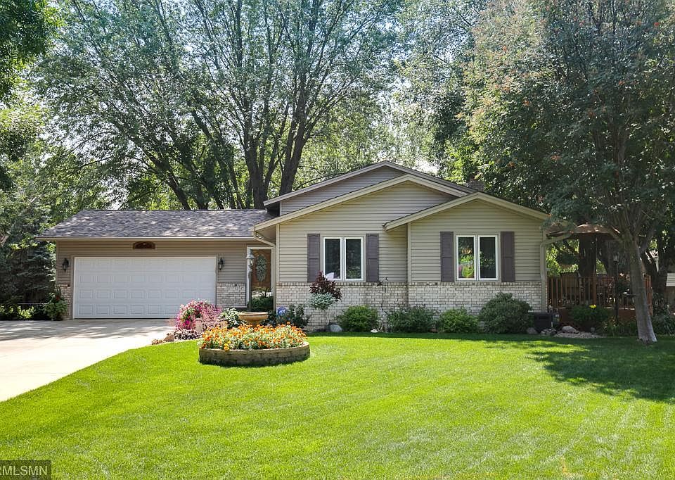 1st image of 550 121st Ln NE