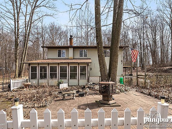 2nd image of 11566 Elm Ave