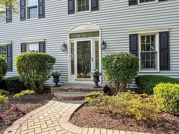 3rd image of 544 Irvington Ct