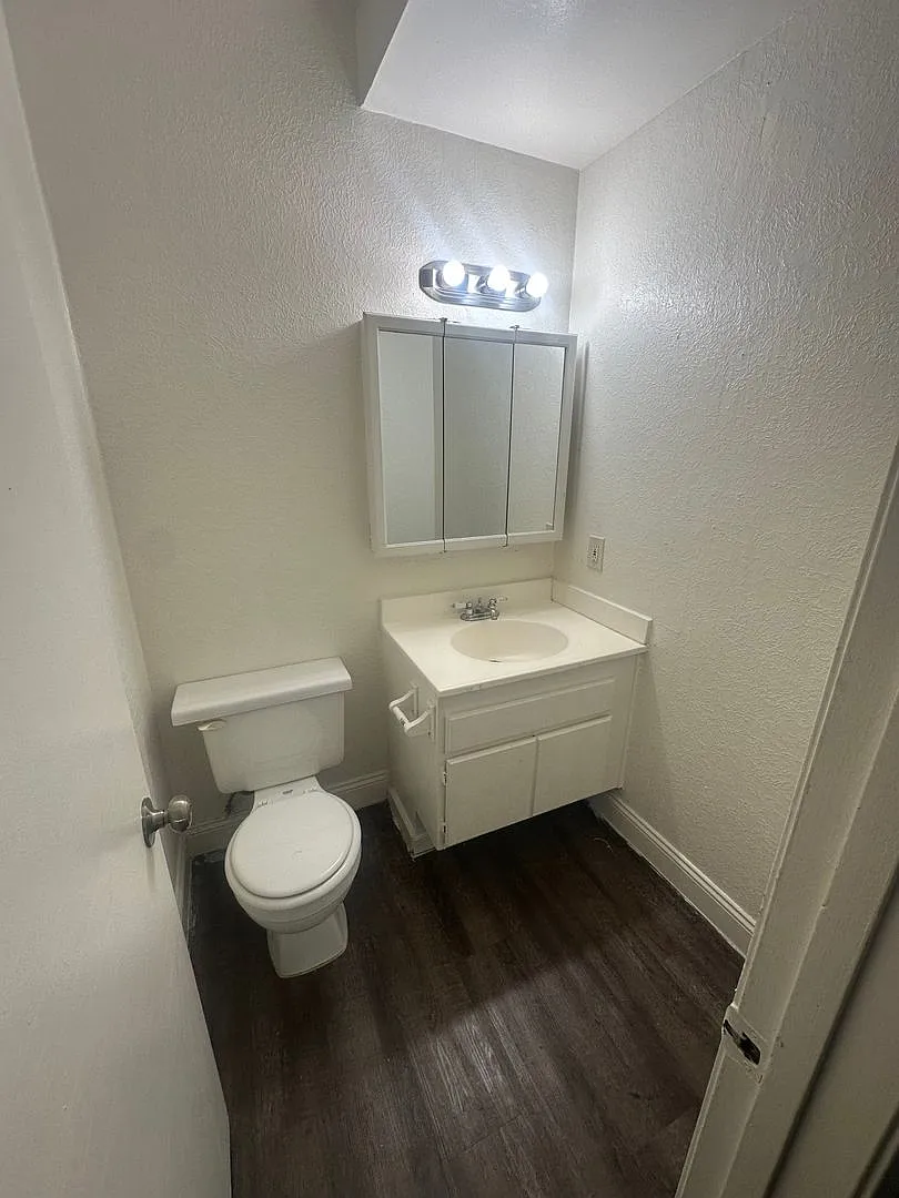 3 bed + 1.5 bath — Photo 4