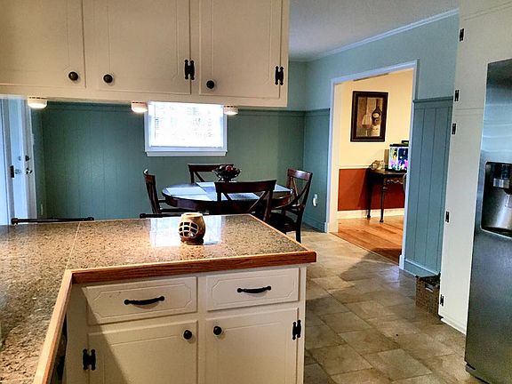 2nd image of 3113 Lyndhurst Dr