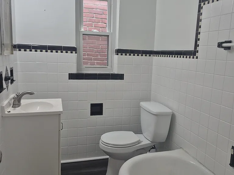 2063 Beechmont Ave #4 — Photo 12
