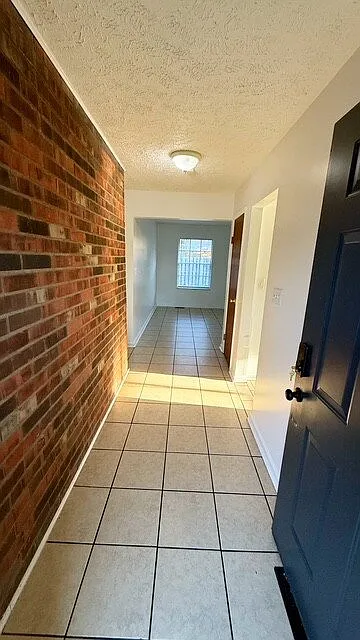 3 bed, 2.0 bath, 1766 sqft, $1,525 — Photo 3