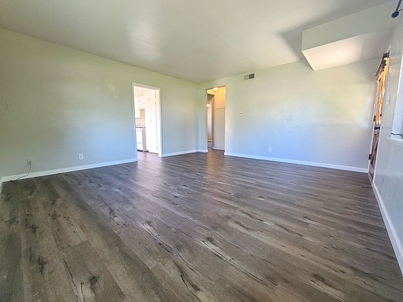 5th image of 534 Roosevelt Rd APT A