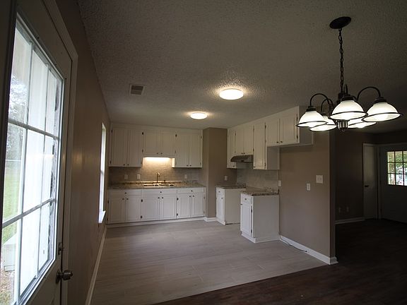 3rd image of 101 N McPhaul St