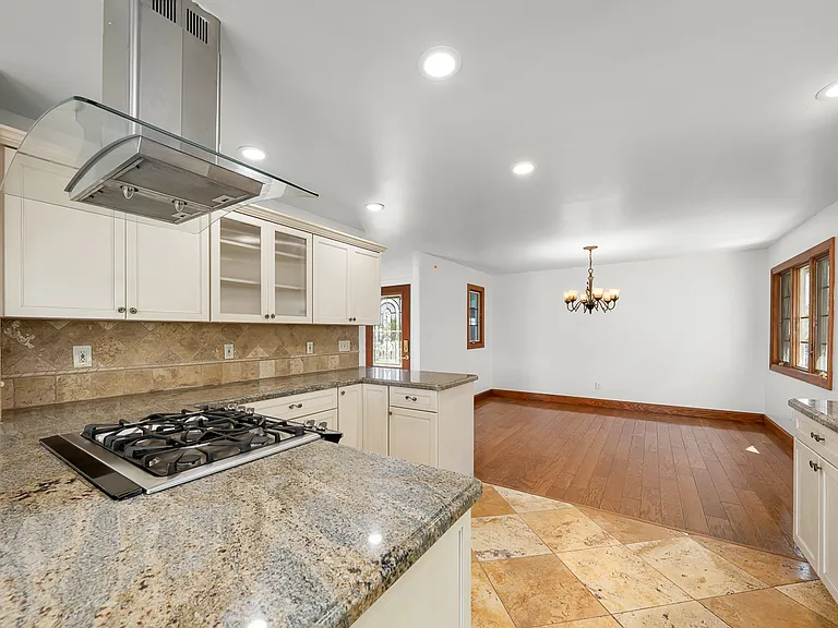 5830 Mott St — Photo 15