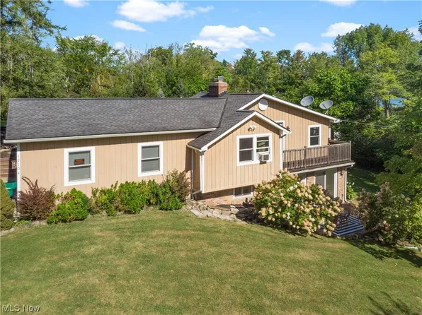 12104 Crampton Dr, Burton, OH 44021