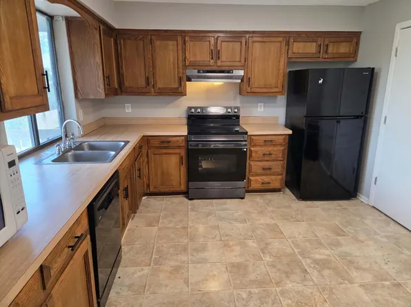 12810 W 110th Ter, Overland Park, KS 66210
