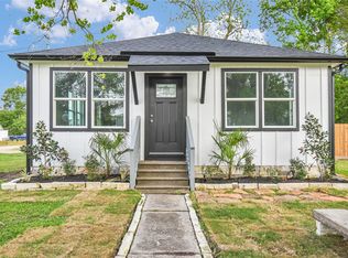 5722 5th St, Danbury, TX 77534