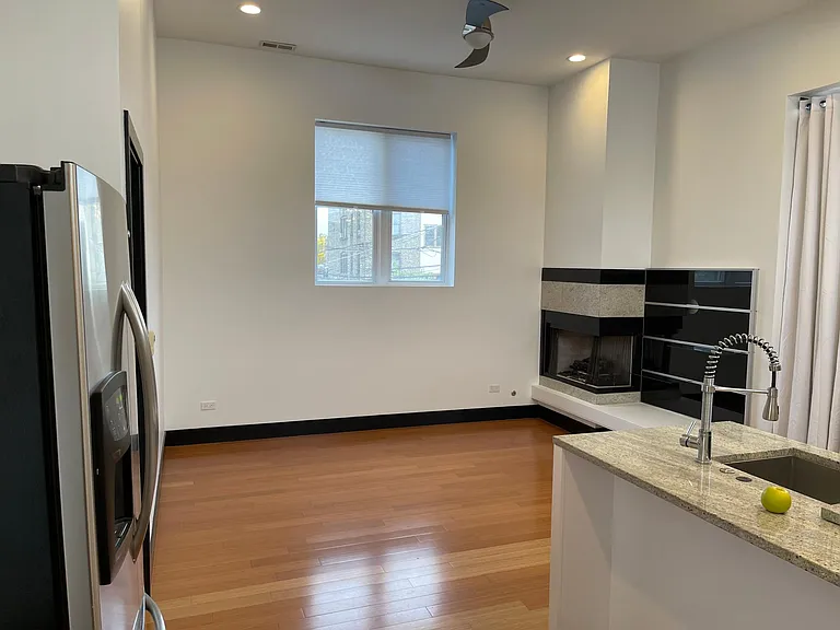 2541 W Chicago Ave #2R — Photo 8