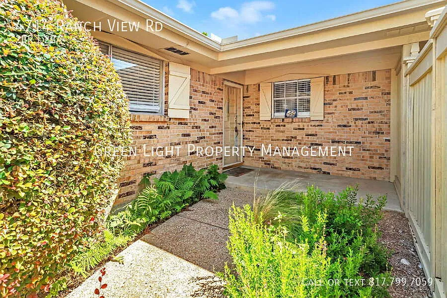 Beautiful single-story duplex in Fort Worth — Photo 4