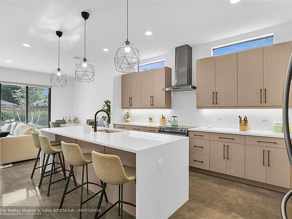 5th image of 1224 NE 11th Ave #1224