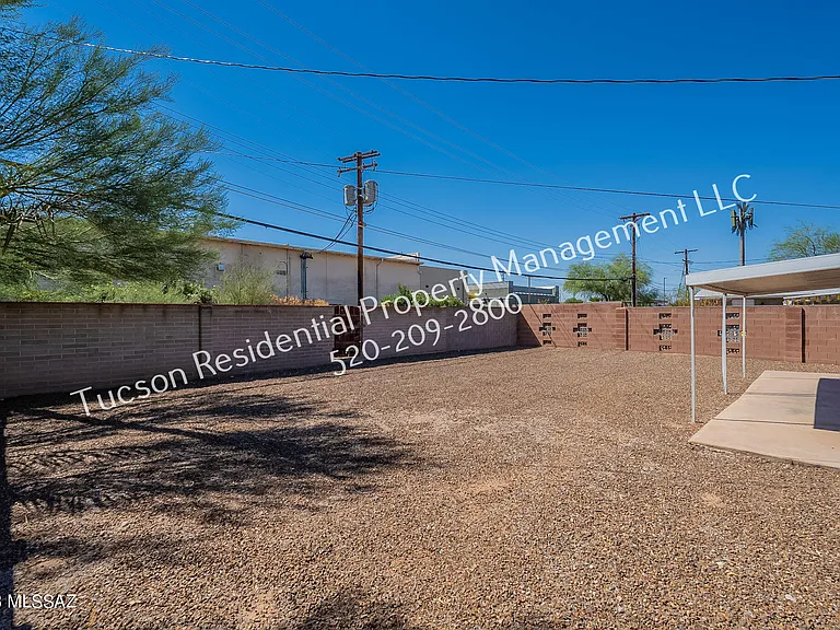 826 E Water St — Photo 43