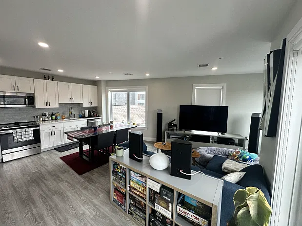 2 bed, 856 sqft, $3,875 — Photo 2