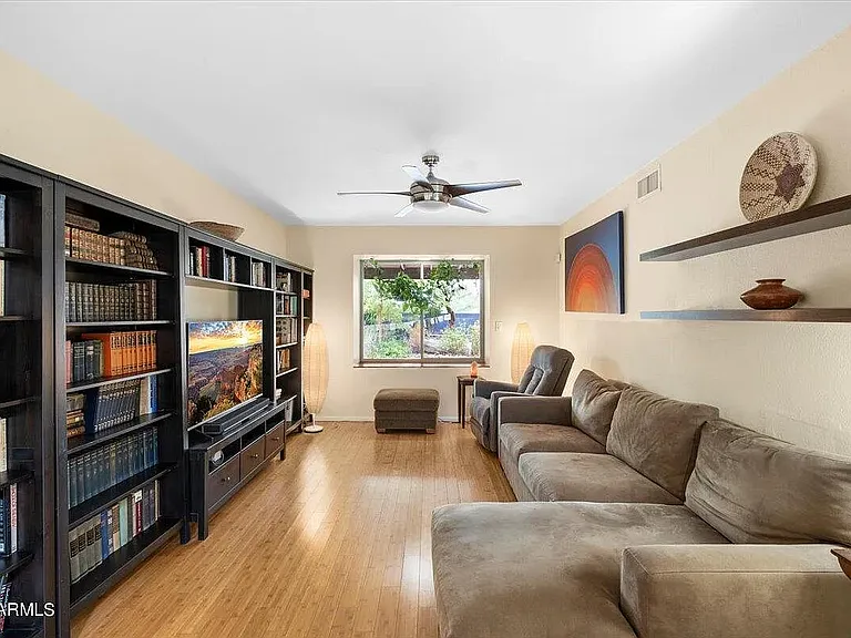810 E Friess Dr — Photo 12