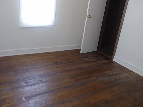 Hardwood Floors in bedroom!