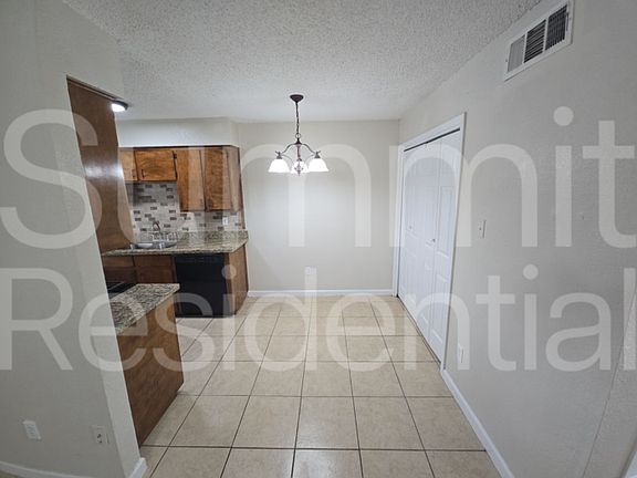 4th image of 900 E Leslie Cir #B