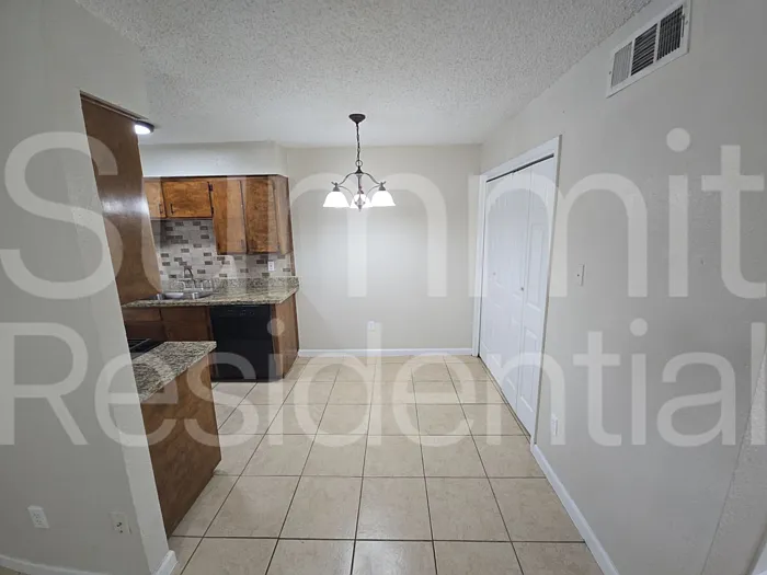 900 E Leslie Cir #B — Photo 4