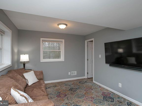 2nd image of 42554 Henry Ct