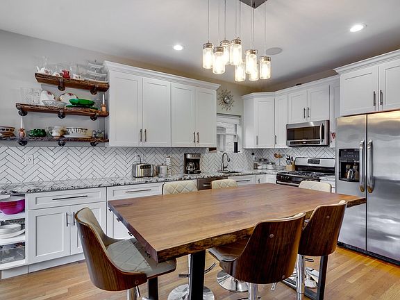 5th image of 2132 W Evergreen Ave #1C