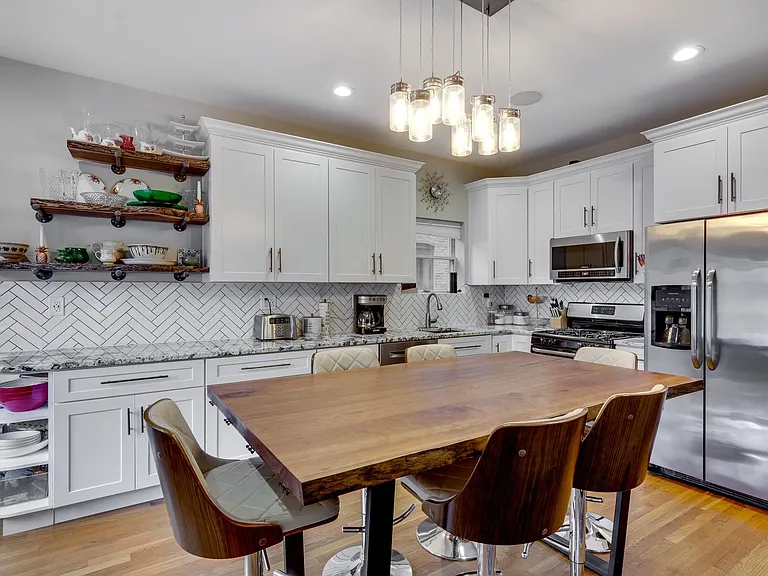 2132 W Evergreen Ave #1C — Photo 5