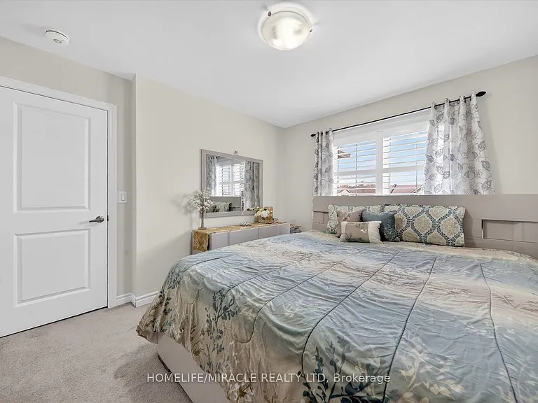 73 Sutcliffe Dr — Photo 25