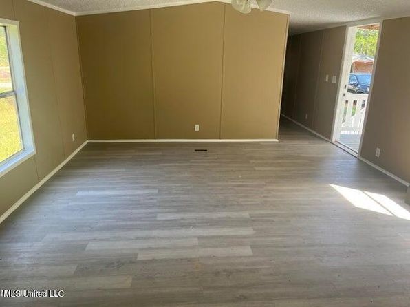 111 Caroline St, Picayune, MS 39466