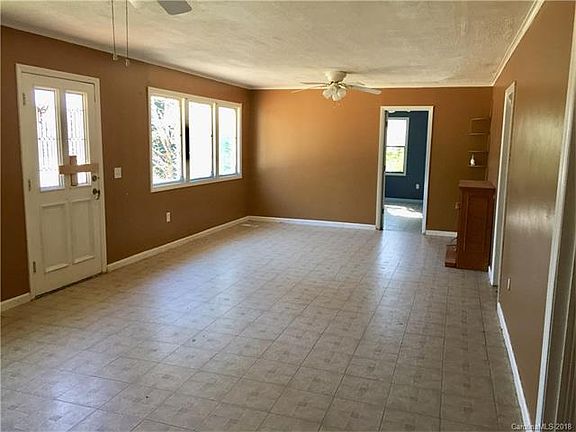 3rd image of 293 Sunny Hill Dr