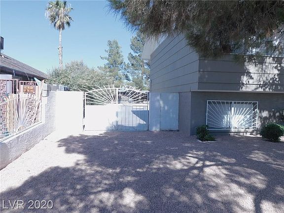 3rd image of 3880 Syracuse Dr