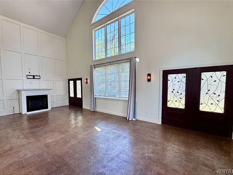 762 Columbus Pkwy — Photo 5