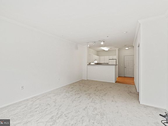 4th image of 3021 Nicosh Cir Unit 1307