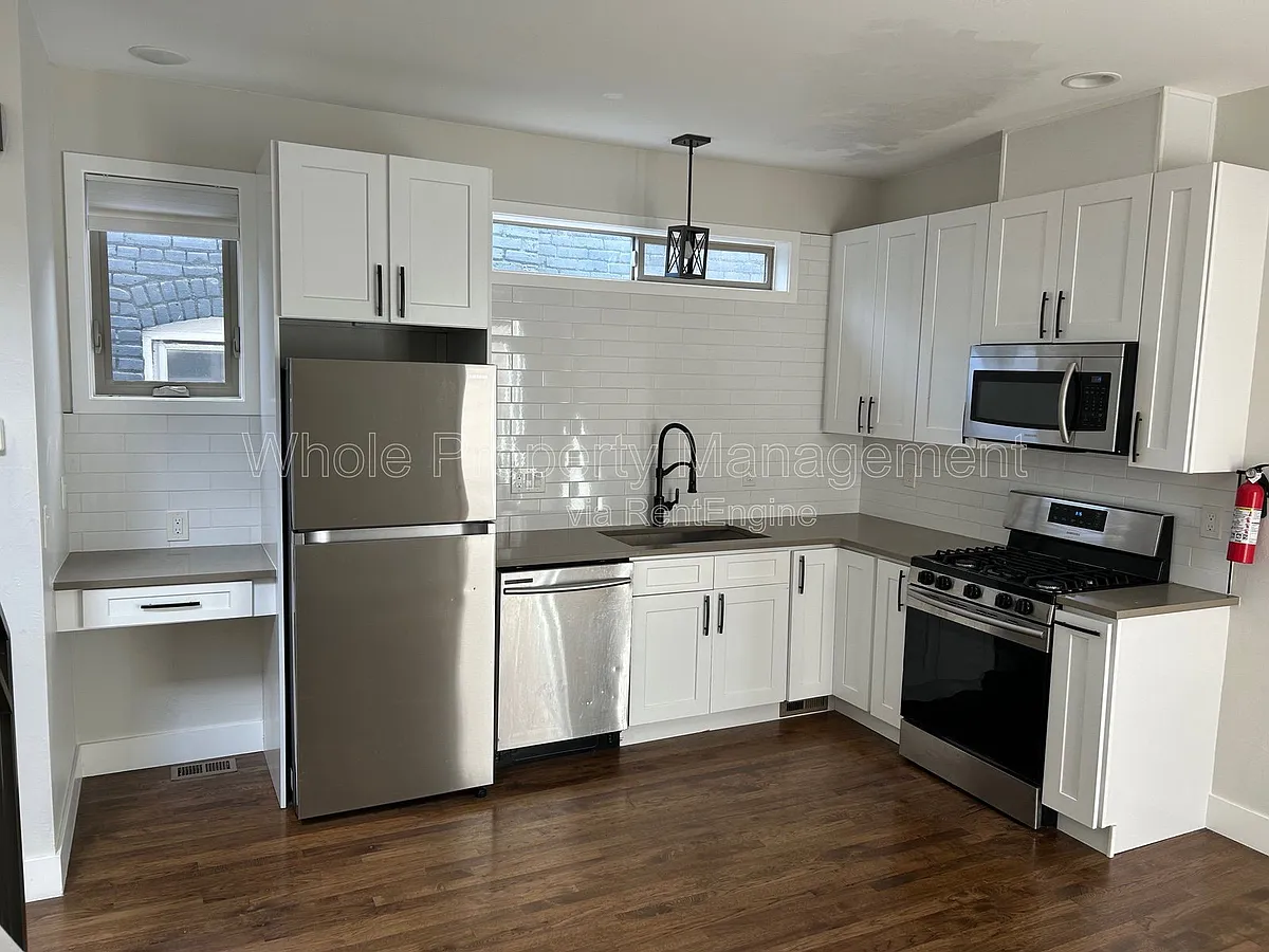 Building Photo - 3303 N Navajo St #2