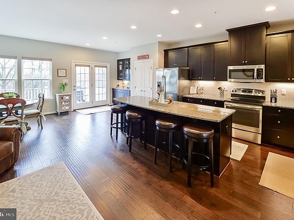 4th image of 1809 Honeysuckle Ct
