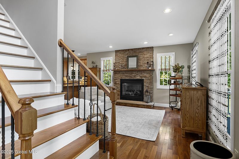 4th image of 5 Sanders Road