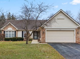 3410 Oxbow Ln, St Charles, IL 60174
