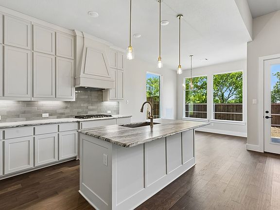 4th image of 1009 Goldenrod Dr