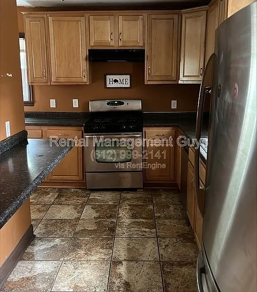 1936 Roblyn Ave — Photo 1