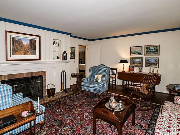 5th image of 320 Albion Ave