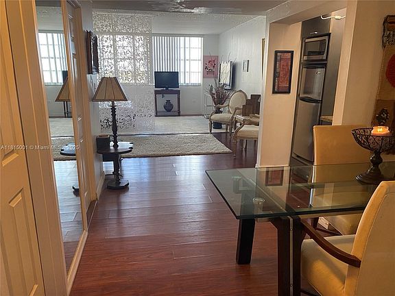 3rd image of 825 Brickell Bay Dr APT 443
