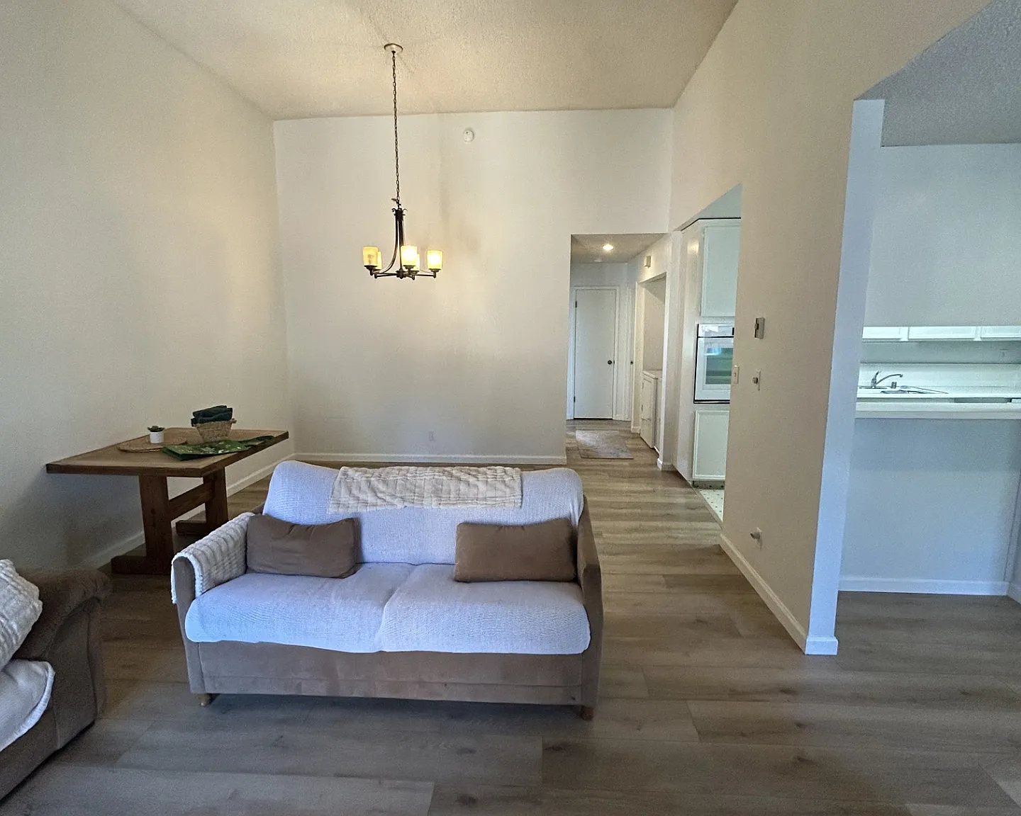 2 bed, 918 sqft, $2,950 — Photo 4