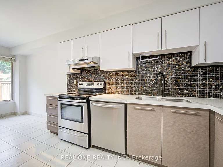 2593 Addingham Cres — Photo 11