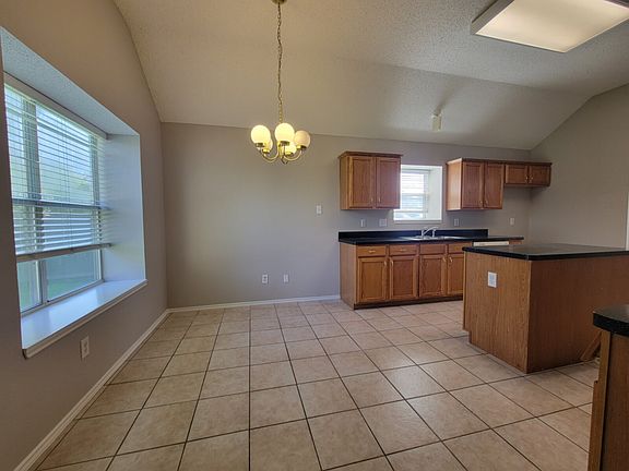 5th image of 1020 Parkwood Trl