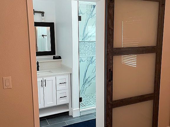 4th image of 111 N Aurora Ave