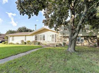 1084 Echo Ln, Green Bay, WI 54304